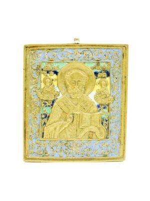 San Nicola, taumaturgo di Myra, è il più amato e venerato santo di Russia e uno dei più popolari della cristianità; il suo nome è ugualmente e ampiamente diffuso sia in Oriente, dove visse e operò, che in Occidente, dove sono conservate le sue sacre reliquie, che l'Italia custodisce e venera a Bari. Nato a Patara attorno al 280, fu nominato vescovo di Myra, in Licia (l'attuale villaggio turco di Dembre in Asia Minore).