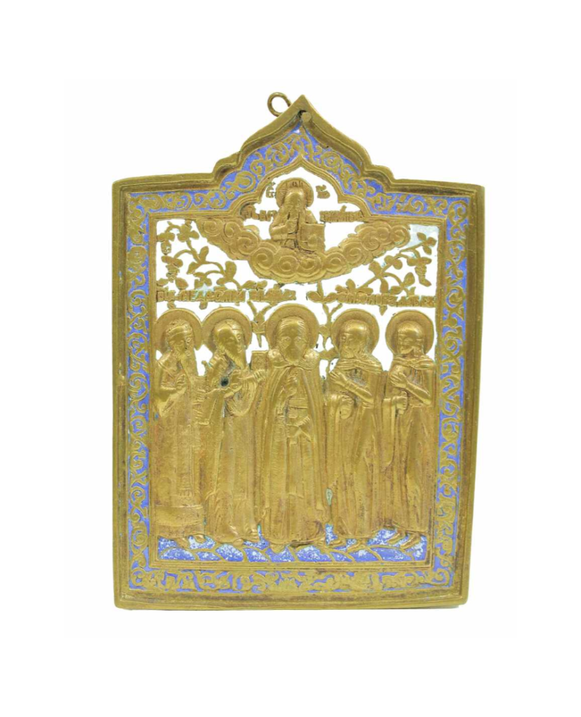 Sopra i santi ci sono le lettere in rilievo delle iscrizioni che riportano i loro nomi ai lati due tralci di vite che si arrampicano con i loro frutti. La parte centrale è contornata da margini con un ornamento caratteristico dell'arte della seconda metà del XIX secolo. Lo sfondo della parte centrale e dei margini è decorato con smalti policromi dai toni freddi. La qualità della fusione e l'accurata rifinitura del rilievo testi¬moniano che fu eseguita seguendo le antiche tradizioni della fusione. Piccole icone in bronzo di questo genere potevano trovarsi sia in ora¬tori e case dei Vecchi Credenti sia in chiese ortodosse, cui venivano so¬vente donate in qualità di offerte votive alle icone più venerate.