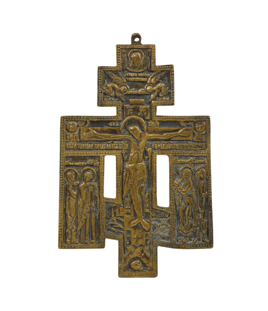 Crocifisso in bronzo, simbolo di redenzione e capolavoro di arte sacra.