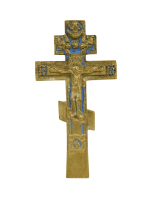 Croce in bronzo e smalti, fusione perfetta di spiritualità e artigianato, simbolo di fede profonda.
