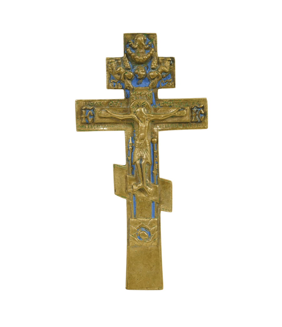 Croce in bronzo e smalti, fusione perfetta di spiritualità e artigianato, simbolo di fede profonda.